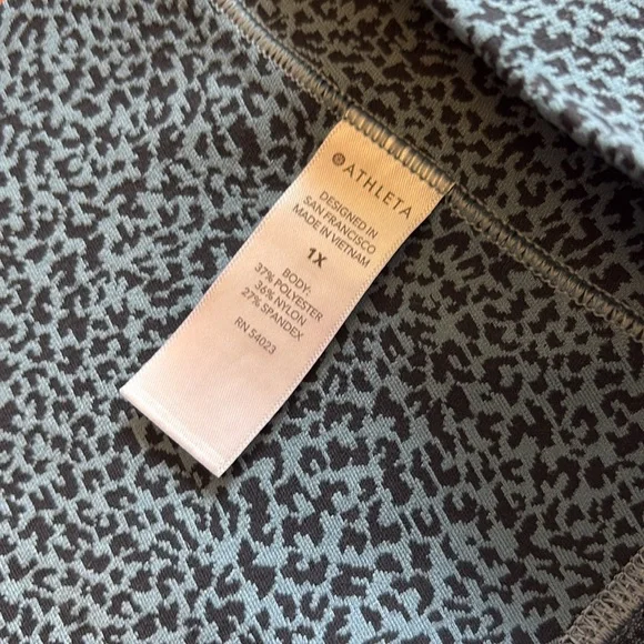 Athleta, salutation II textured tight size 1X very gently used great shape - Picture 5 of 8